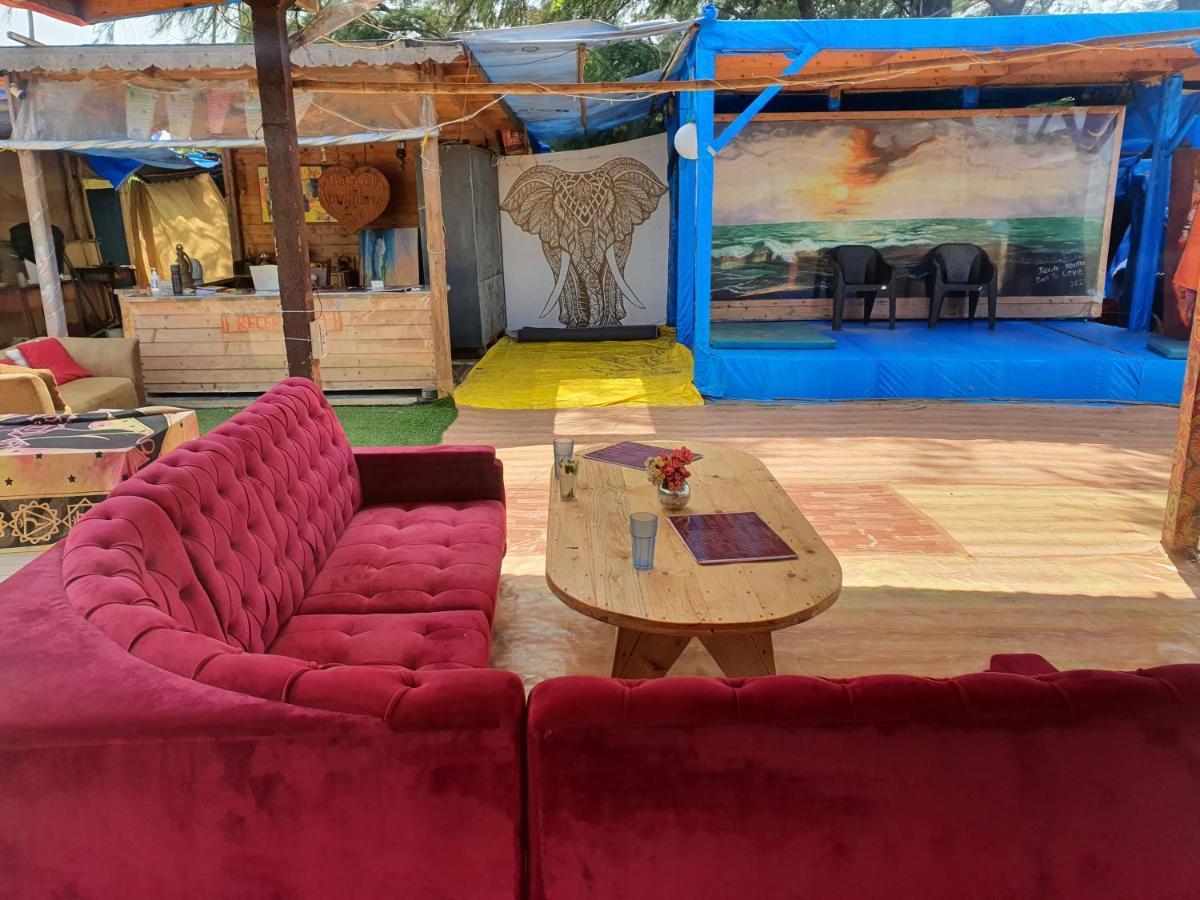 Love Temple Beach Resort 阿姆波尔 外观 照片