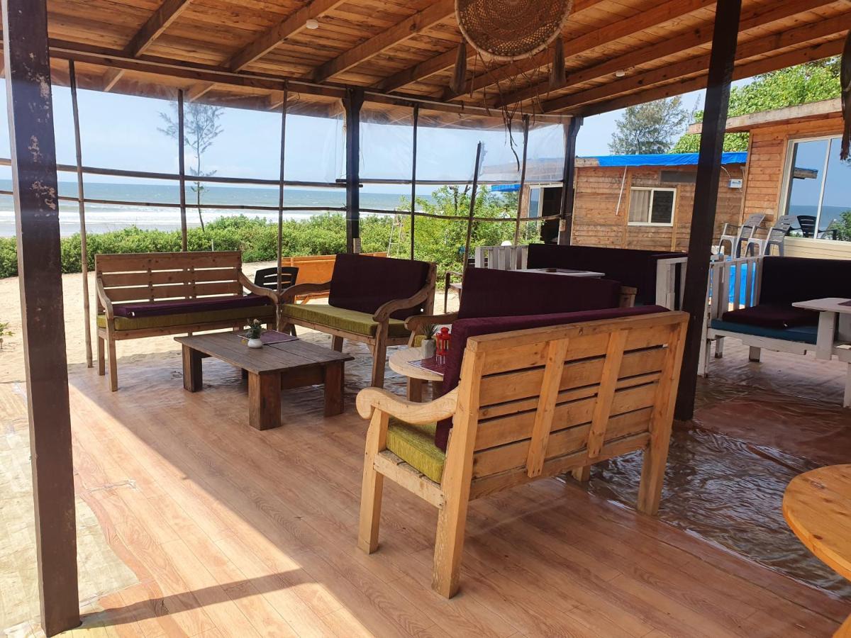 Love Temple Beach Resort 阿姆波尔 外观 照片