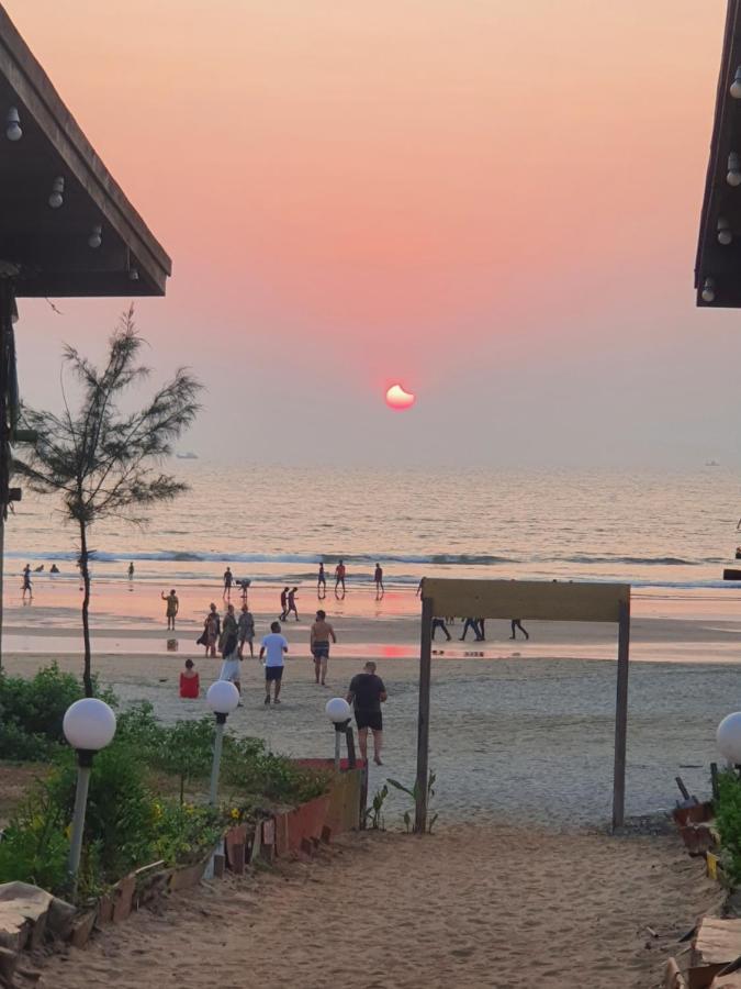 Love Temple Beach Resort 阿姆波尔 外观 照片