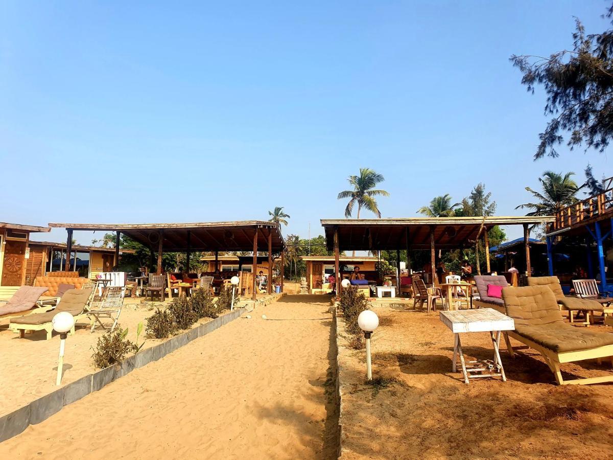 Love Temple Beach Resort 阿姆波尔 外观 照片