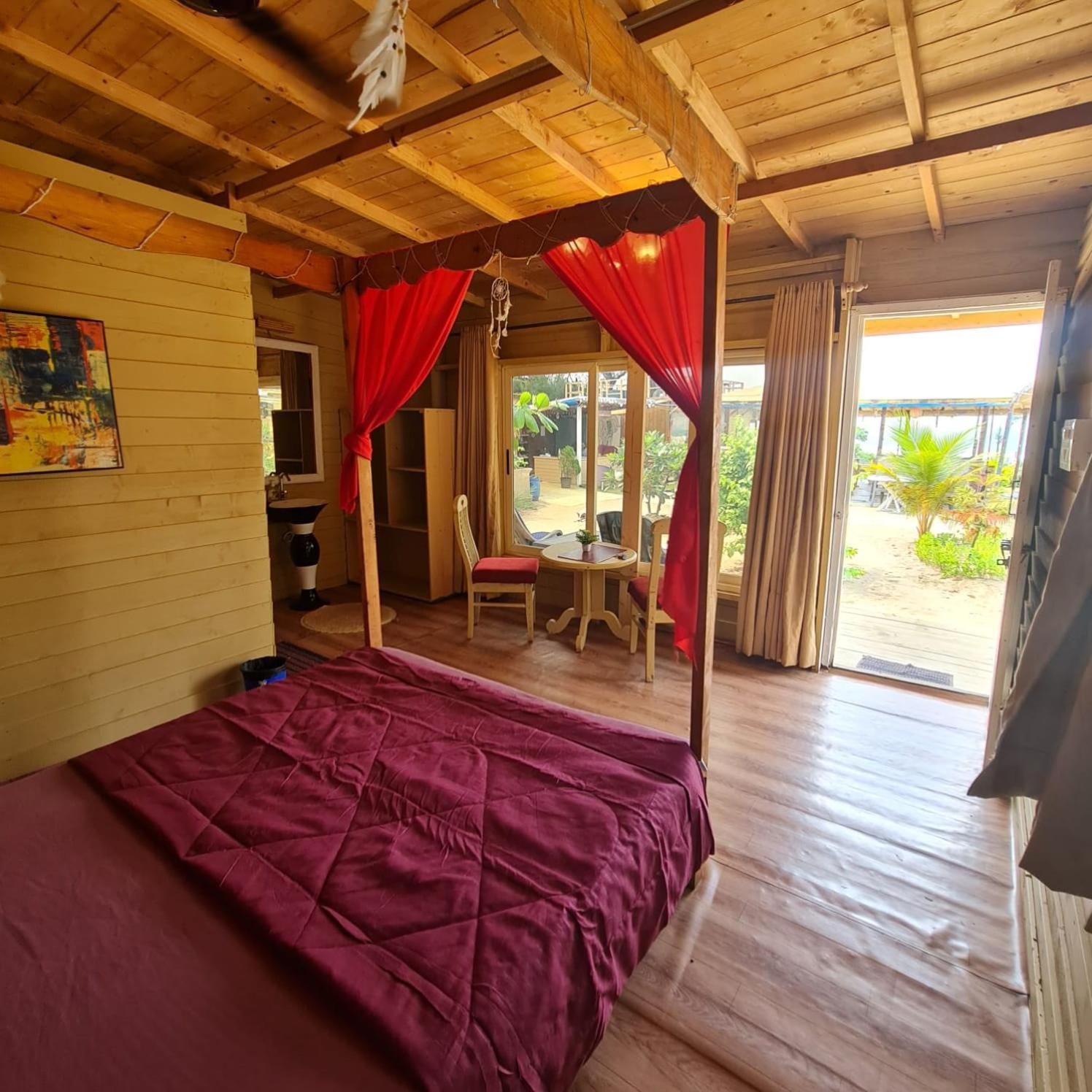 Love Temple Beach Resort 阿姆波尔 外观 照片