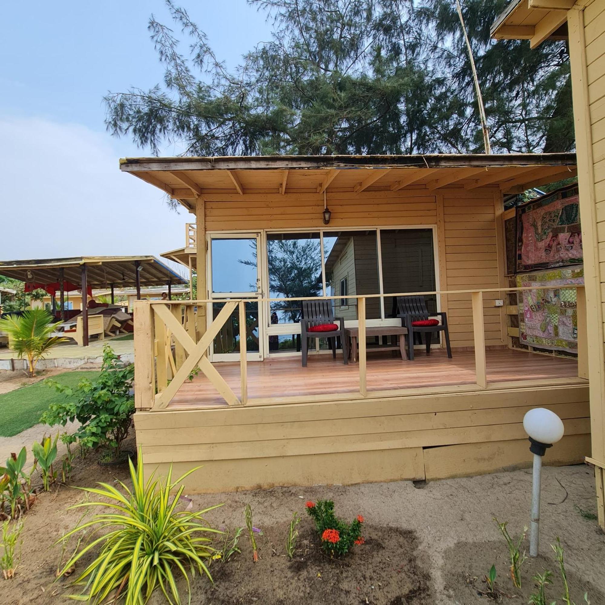 Love Temple Beach Resort 阿姆波尔 外观 照片