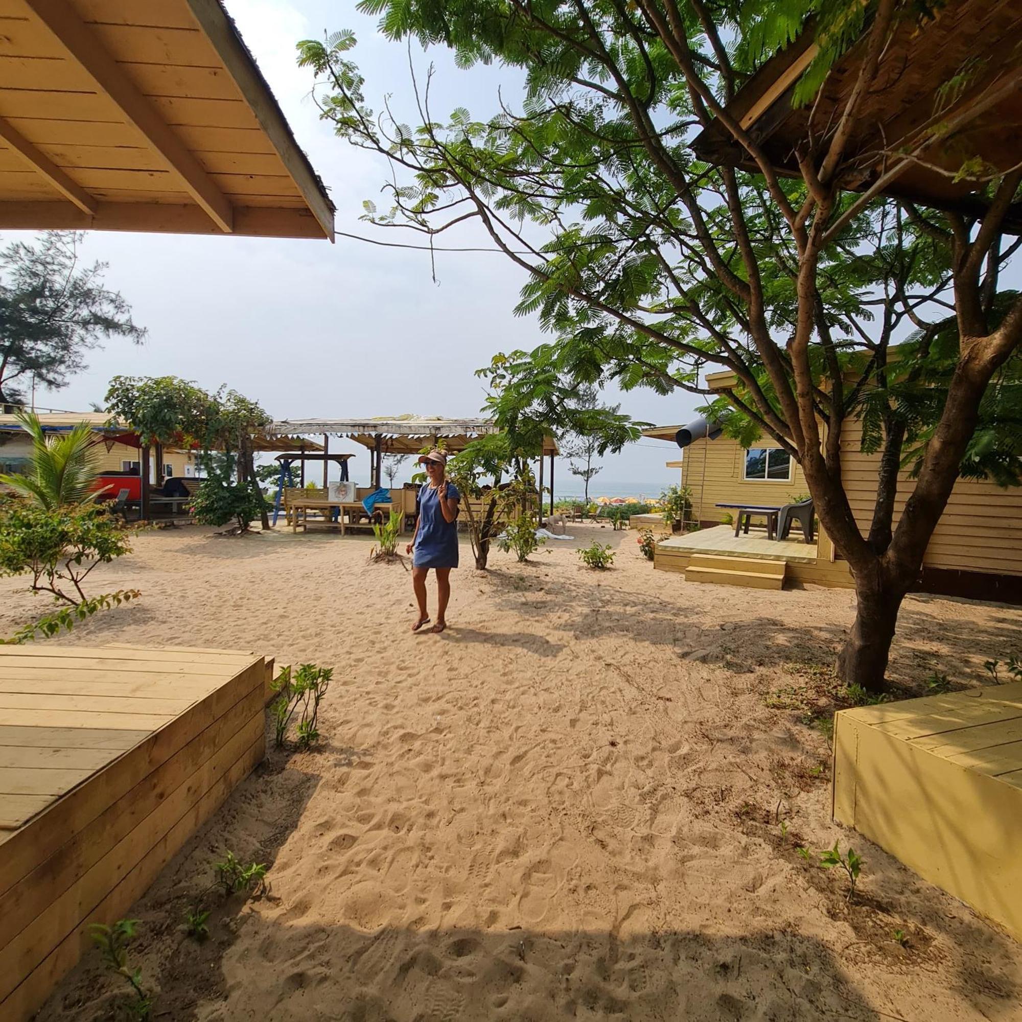 Love Temple Beach Resort 阿姆波尔 外观 照片