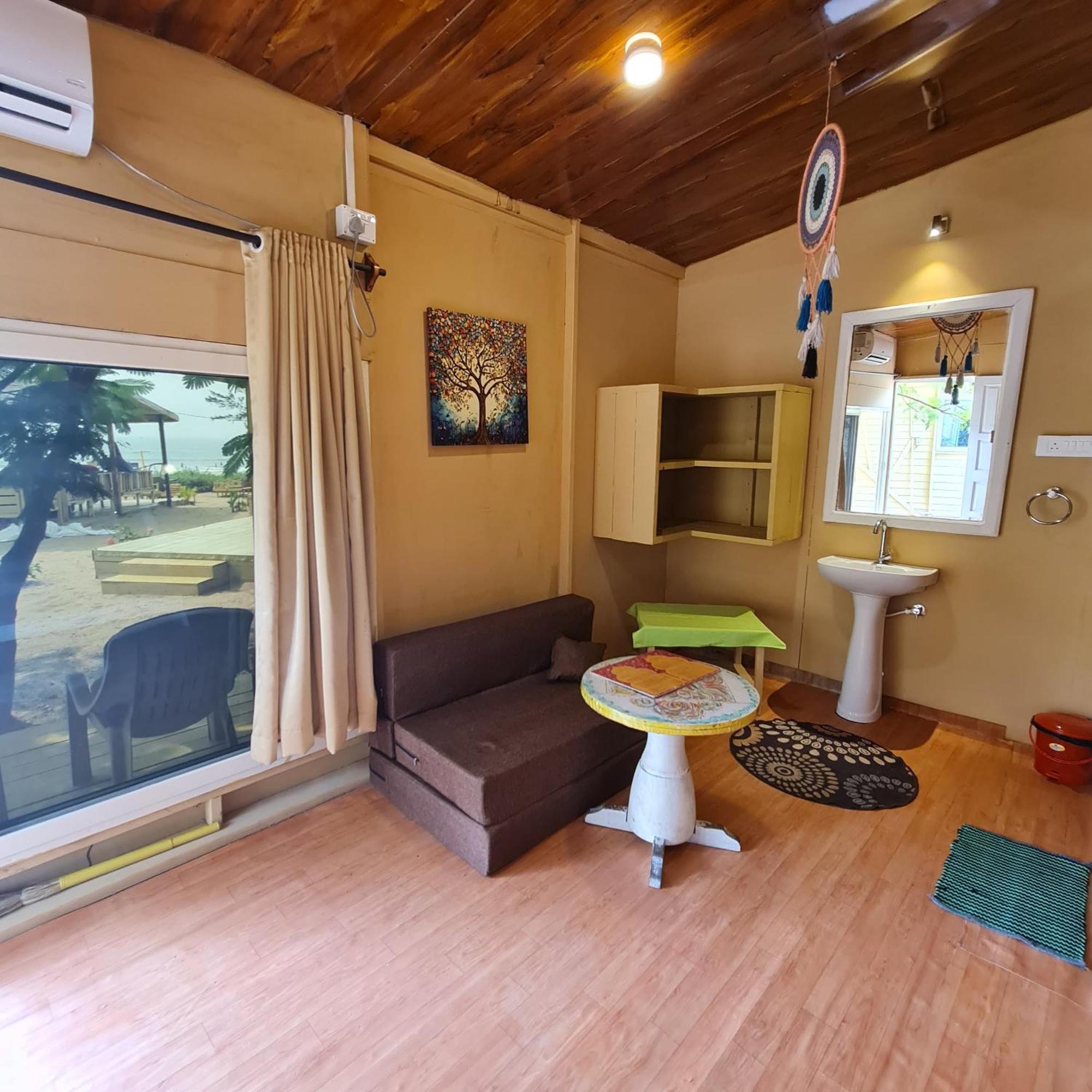 Love Temple Beach Resort 阿姆波尔 外观 照片