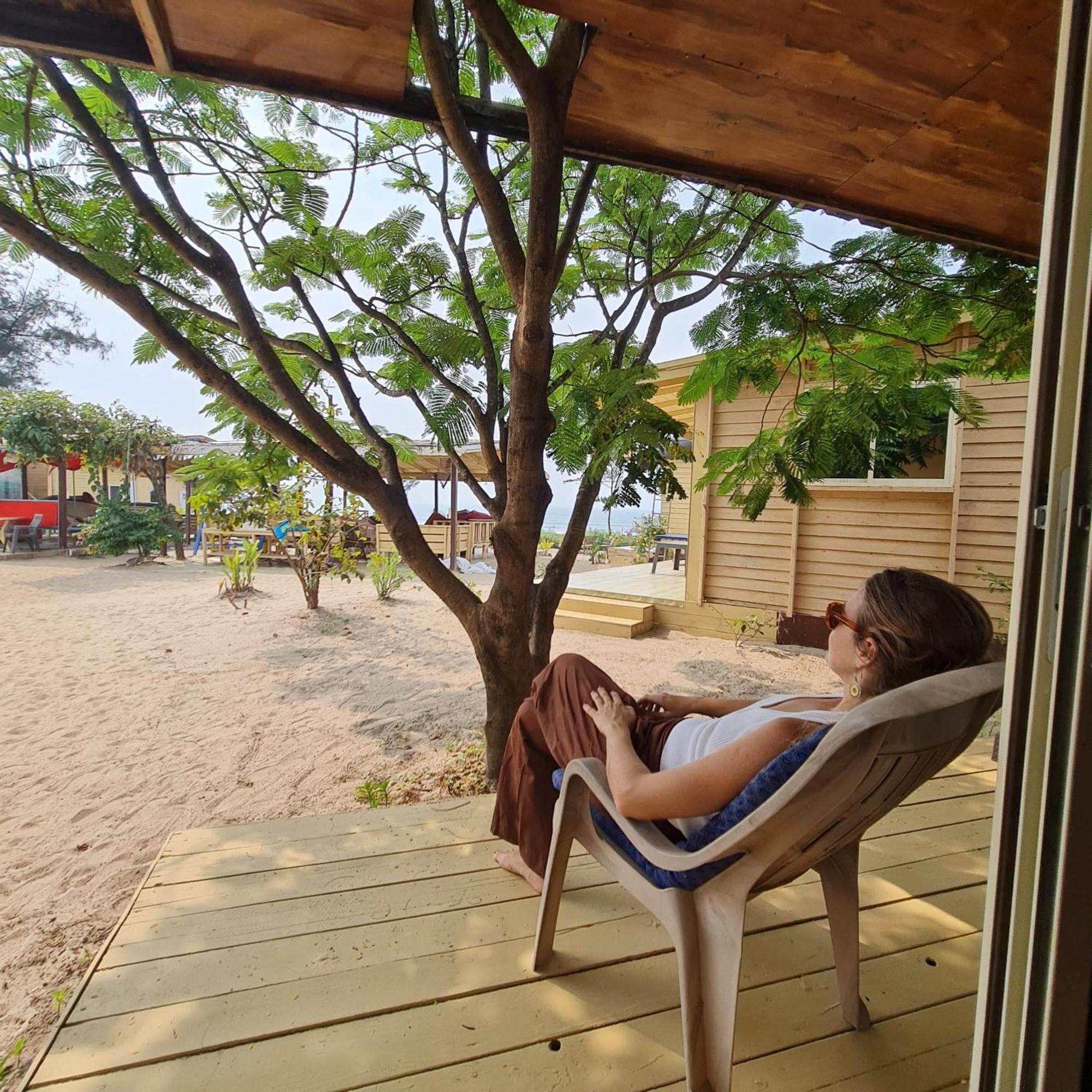 Love Temple Beach Resort 阿姆波尔 外观 照片