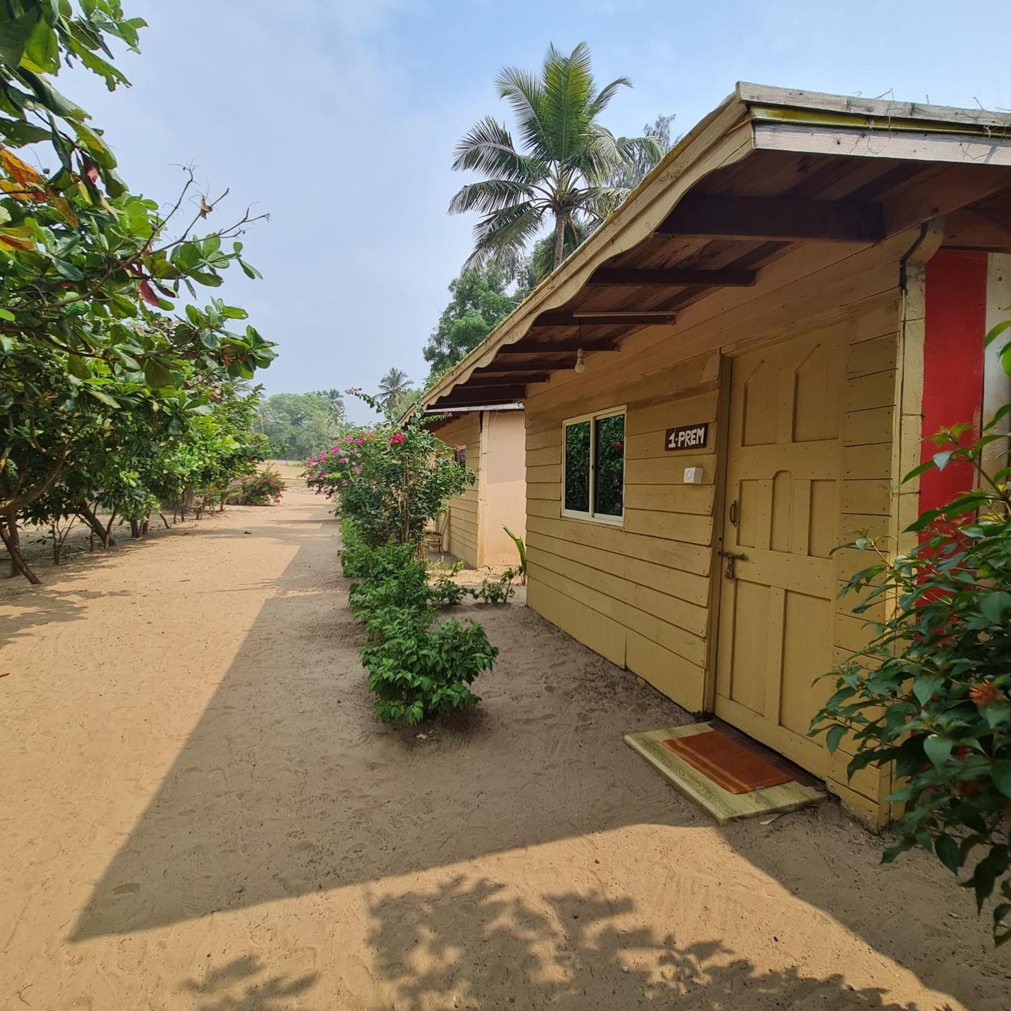 Love Temple Beach Resort 阿姆波尔 外观 照片