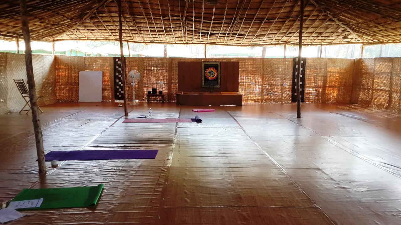 Love Temple Beach Resort 阿姆波尔 外观 照片
